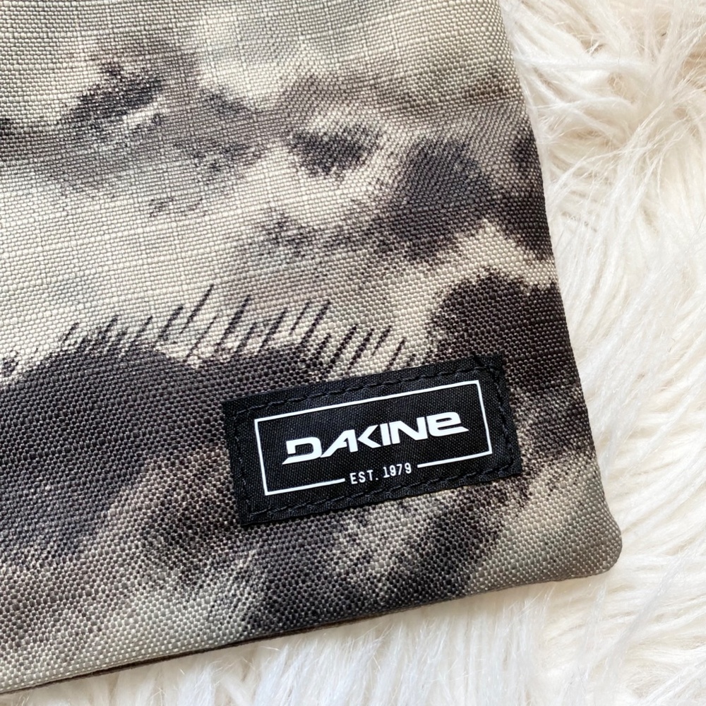NWOT Dakine Jive Handbag in Camo Print - Picture 4 of 6